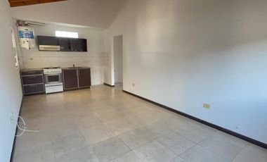 Departamento de 2 ambientes con cochera y balcón en Morón
