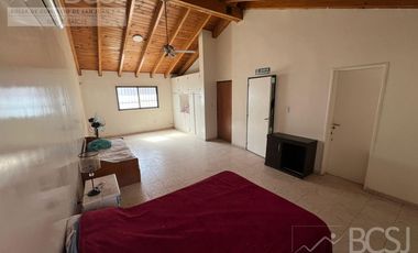 Quinta en Santa Lucia - San Lorenzo entre Colon y San Juan