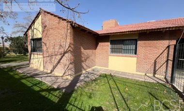 Quinta en Santa Lucia - San Lorenzo entre Colon y San Juan