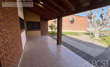 Quinta en Santa Lucia - San Lorenzo entre Colon y San Juan
