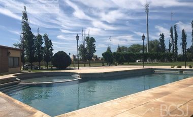 Quinta en Santa Lucia - San Lorenzo entre Colon y San Juan