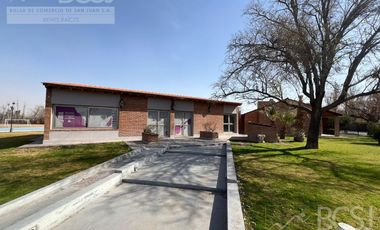 Quinta en Santa Lucia - San Lorenzo entre Colon y San Juan