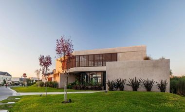 Casa en Las Golondrinas