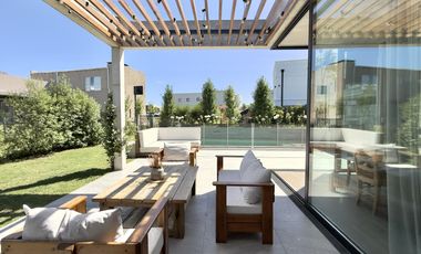 Excelente chalet de  diseño en Rumencó Joven