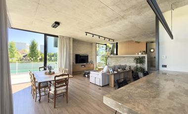 Excelente chalet de  diseño en Rumencó Joven