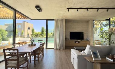 Excelente chalet de  diseño en Rumencó Joven