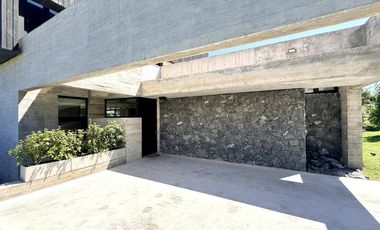 Excelente chalet de  diseño en Rumencó Joven