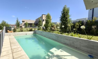 Excelente chalet de  diseño en Rumencó Joven