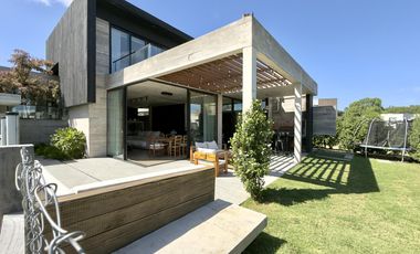 Excelente chalet de  diseño en Rumencó Joven