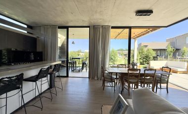 Excelente chalet de  diseño en Rumencó Joven