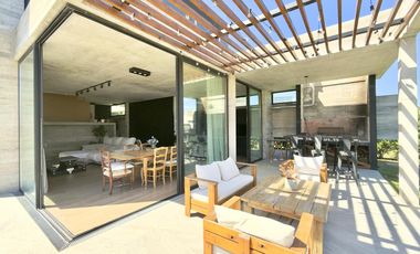 Excelente chalet de  diseño en Rumencó Joven