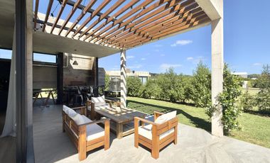 Excelente chalet de  diseño en Rumencó Joven