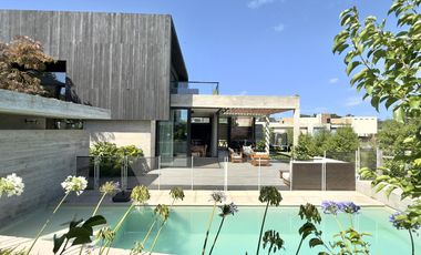 Excelente chalet de  diseño en Rumencó Joven