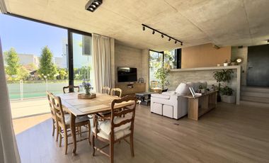 Excelente chalet de  diseño en Rumencó Joven