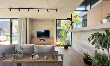 Excelente chalet de  diseño en Rumencó Joven