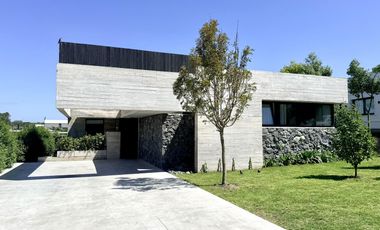 Excelente chalet de  diseño en Rumencó Joven