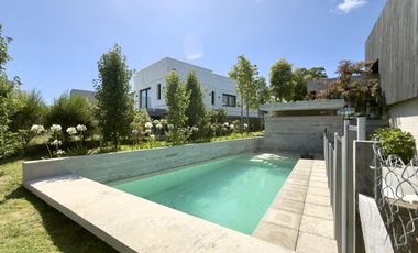 Excelente chalet de  diseño en Rumencó Joven