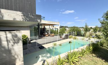 Excelente chalet de  diseño en Rumencó Joven
