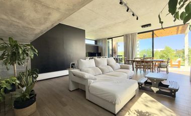 Excelente chalet de  diseño en Rumencó Joven