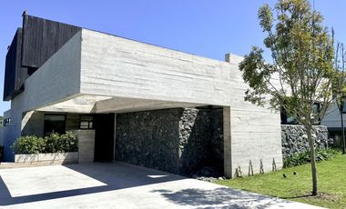 Excelente chalet de  diseño en Rumencó Joven
