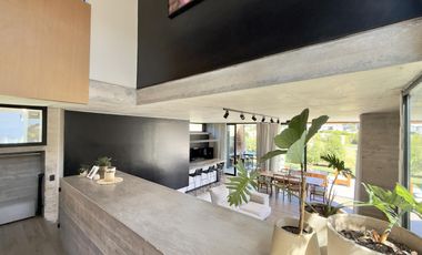 Excelente chalet de  diseño en Rumencó Joven