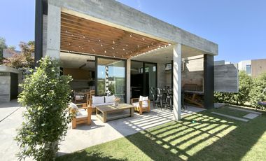Excelente chalet de  diseño en Rumencó Joven