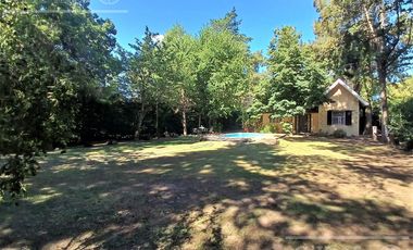 Quinta en venta. El Pato, sobre lote de 1200 m2. 6 ambientes con Pileta