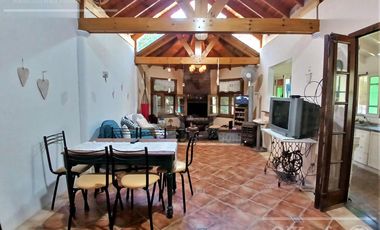 Quinta en venta. El Pato, sobre lote de 1200 m2. 6 ambientes con Pileta