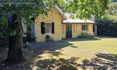 Quinta en venta. El Pato, sobre lote de 1200 m2. 6 ambientes con Pileta