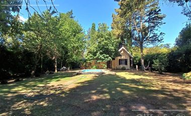 Quinta en venta. El Pato, sobre lote de 1200 m2. 6 ambientes con Pileta