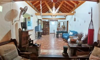 Quinta en venta. El Pato, sobre lote de 1200 m2. 6 ambientes con Pileta