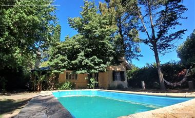 Quinta en venta. El Pato, sobre lote de 1200 m2. 6 ambientes con Pileta