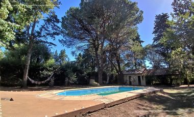 Quinta en venta. El Pato, sobre lote de 1200 m2. 6 ambientes con Pileta