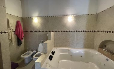 Vende Casa - ubicación privilegiada - Puerto Madryn