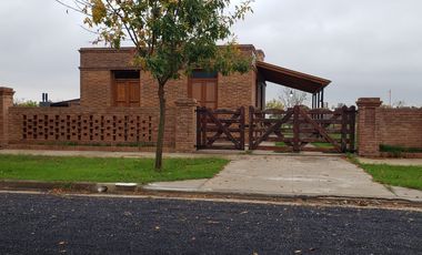 CASA en Andino. Excelente. Acepto vehículo