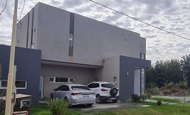 Venta Casa Gerencial 3 Dorm Barrio Santa Angela III, Centenario, Neuquén