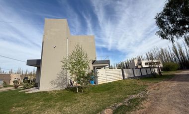 Venta Casa Gerencial 3 Dorm Barrio Santa Angela III, Centenario, Neuquén