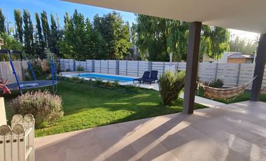 Venta Casa Gerencial 3 Dorm Barrio Santa Angela III, Centenario, Neuquén