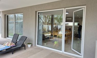 Venta Casa Gerencial 3 Dorm Barrio Santa Angela III, Centenario, Neuquén