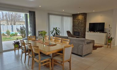 Venta Casa Gerencial 3 Dorm Barrio Santa Angela III, Centenario, Neuquén