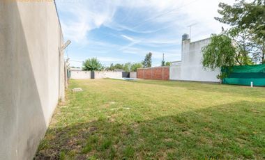 665 entre 16 y 17 Sicardi, casa con piscina en VENTA