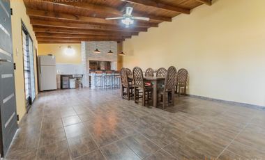 665 entre 16 y 17 Sicardi, casa con piscina en VENTA