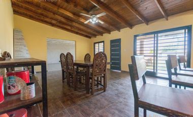 665 entre 16 y 17 Sicardi, casa con piscina en VENTA