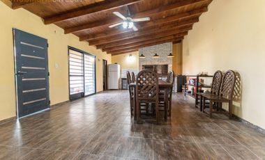 665 entre 16 y 17 Sicardi, casa con piscina en VENTA