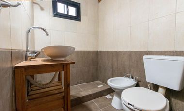 665 entre 16 y 17 Sicardi, casa con piscina en VENTA