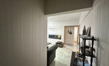 Departamento en Venta de 3 ambientes, balcón y lavadero. Pleno Centro Zarate