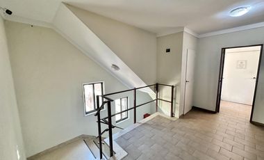 Departamento en Venta de 3 ambientes, balcón y lavadero. Pleno Centro Zarate