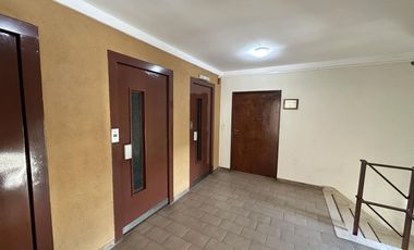 Departamento en Venta de 3 ambientes, balcón y lavadero. Pleno Centro Zarate