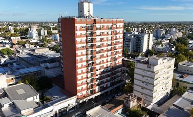Departamento en Venta de 3 ambientes, balcón y lavadero. Pleno Centro Zarate
