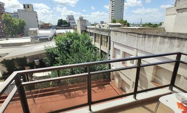Departamento en Venta de 3 ambientes, balcón y lavadero. Pleno Centro Zarate